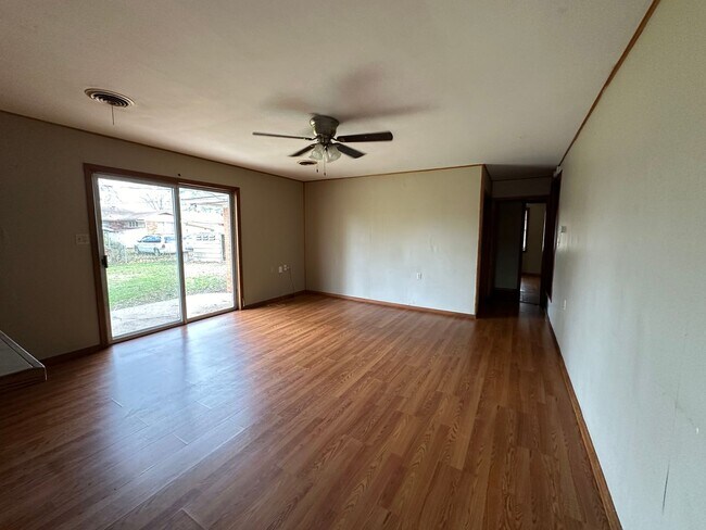 Foto del edificio - Come take a look at this 3-bedroom 2-bath ...