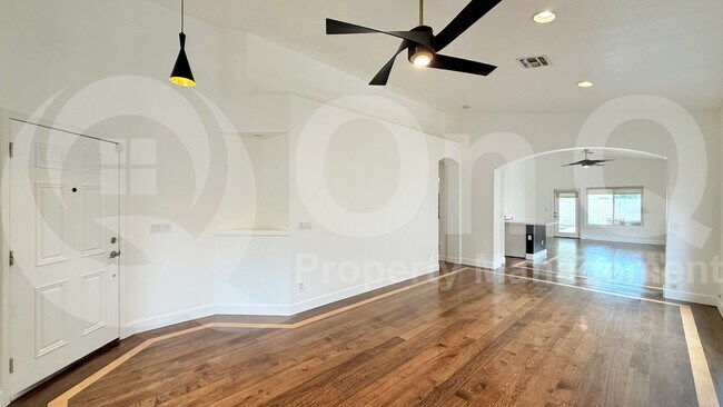 Foto del edificio - 920 W Breckenridge Ave