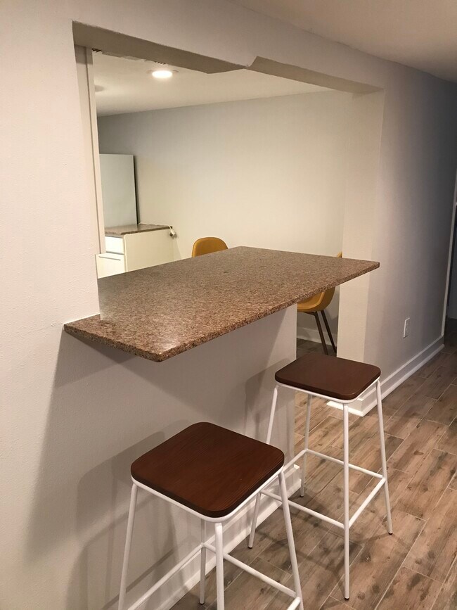 Kitchen bar with 2 bar stools - 2221 Jefferson Ave