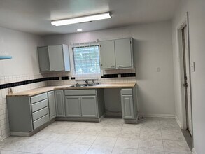 Building Photo - 5726 Lakefield Dr