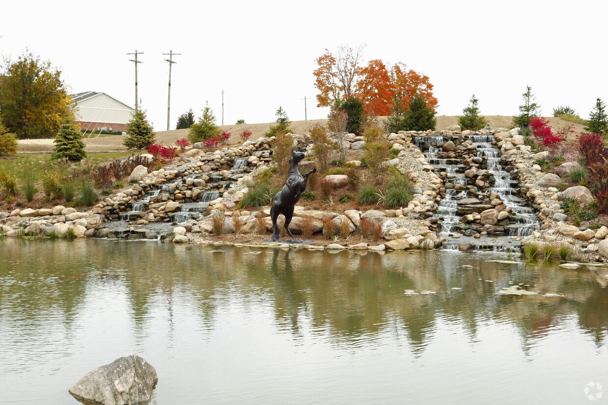 Tippe River Downs Apartments in Warsaw, IN