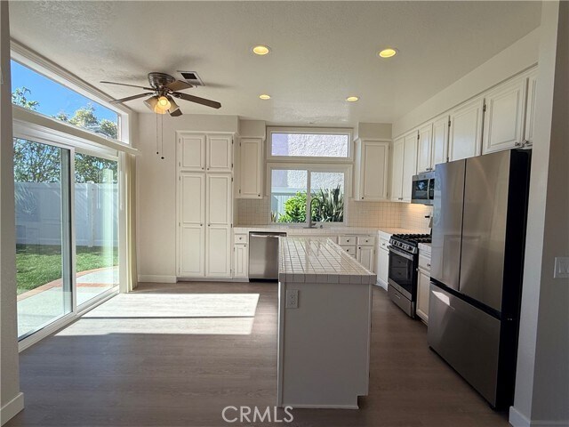 Foto del edificio - 24946 Eaton Ln