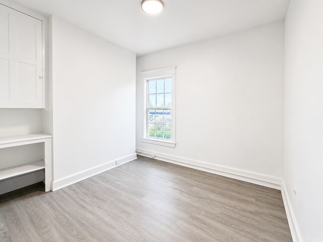 Foto del edificio - 1827 Lakeview Rd
