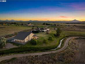 Building Photo - 3760 NE Hwy 97