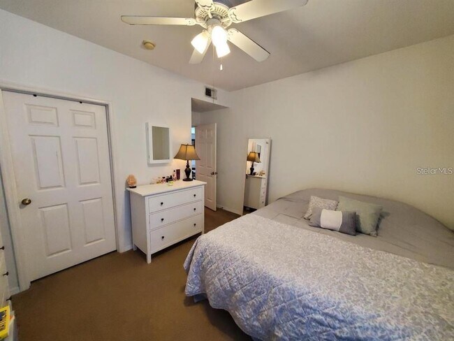Foto del edificio - 9080 Lake Chase Island Way