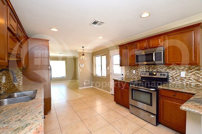 Foto del edificio - 8608 E Vernon Ave