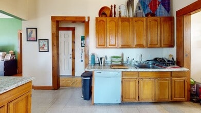 Building Photo - 40 Mozart St