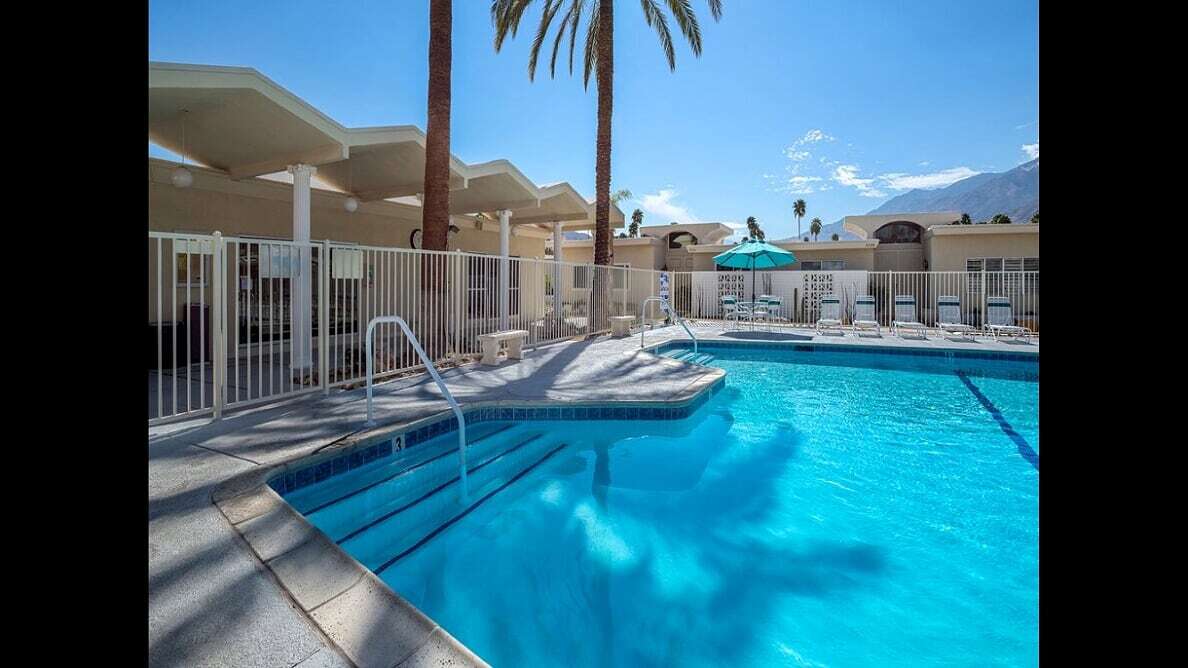 Huge pool with adjacent hot tub - 2522 S Sierra Madre