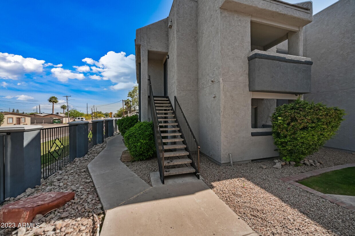 Primary Photo - 4410 N Longview Ave