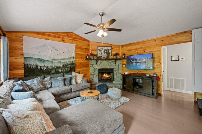 Foto del edificio - 930 Hideaway Hills Cir