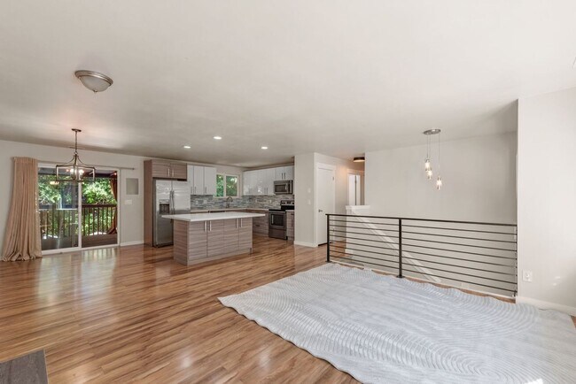Foto del edificio - Stunning 4BR/2.5BA Home in Lake Forest Park ?