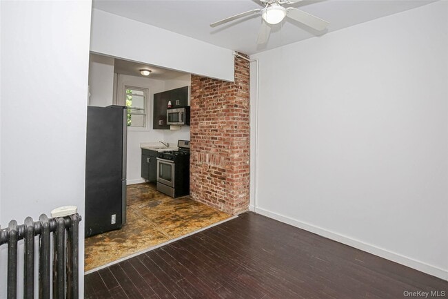 Building Photo - 221 Howard Ave
