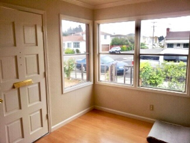 Foto del edificio - Great 3 bed 2 bath House in Richmond -- COMING SOON !!!