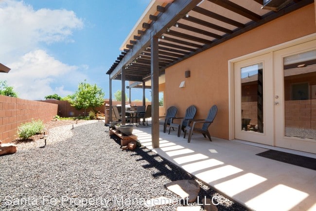 Building Photo - 3 br, 2.5 bath House - 5277 Via Del Cielo