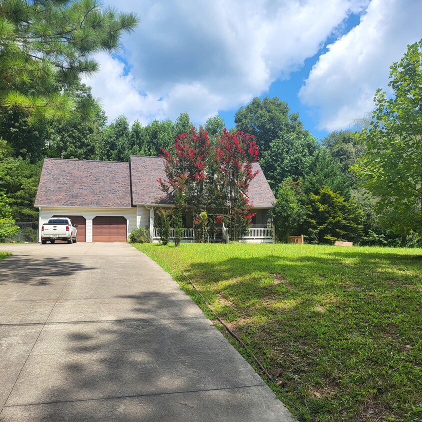 House Facade - 2815 W Price Creek Rd