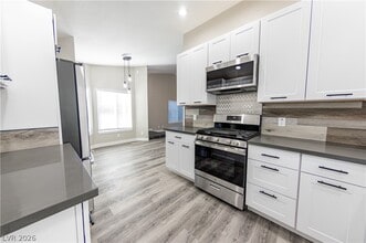 Building Photo - 517 Crony Ave