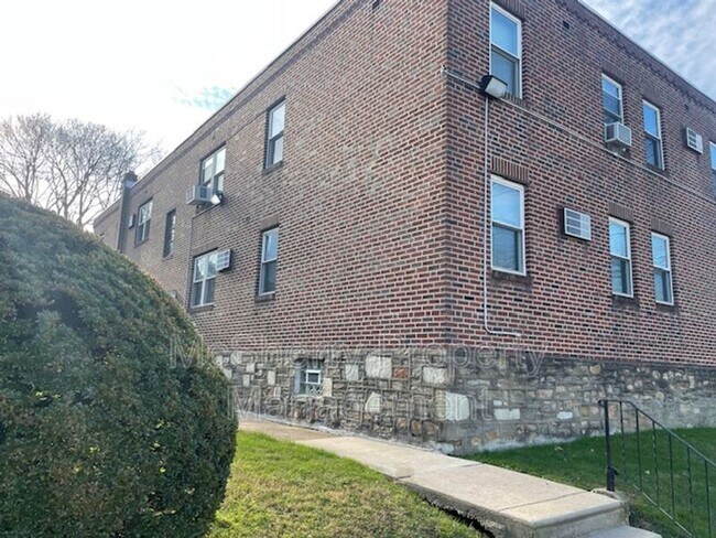 Building Photo - 402 Unruh Ave