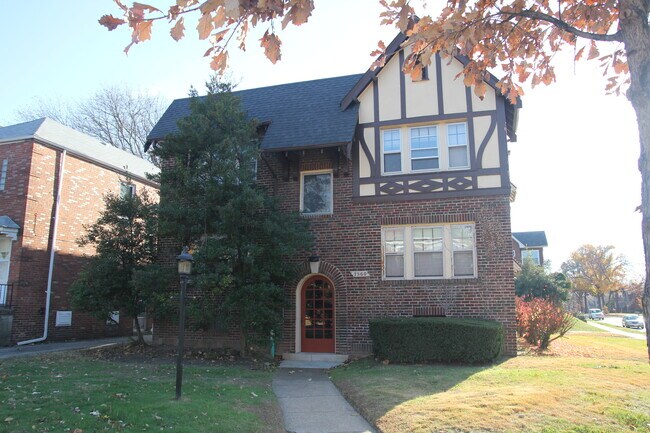 Building Photo - 7560 Ethel Ave