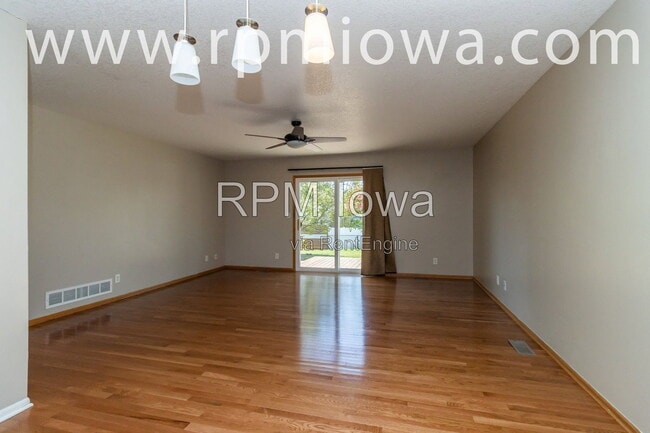Building Photo - 770 SE Harper Dr