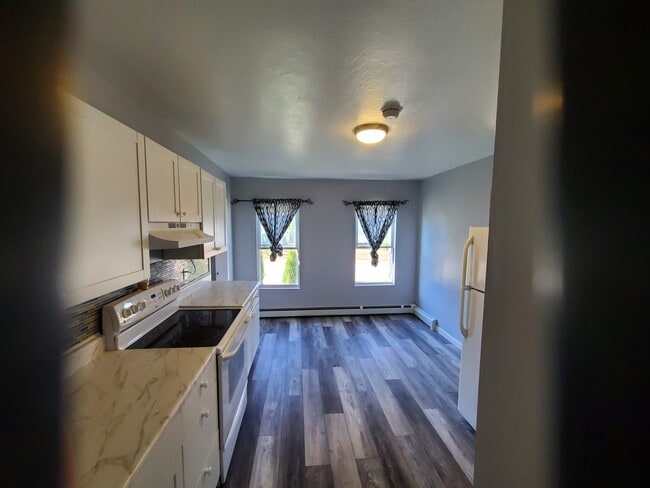 Kitchen - 104 Fair St