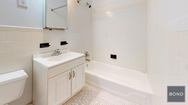 Foto del edificio - 429 E 73rd St