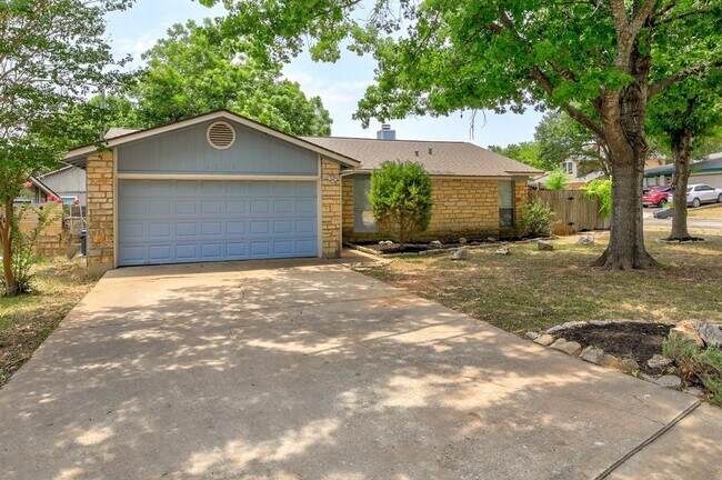 Building Photo - 2107 Laura Ct