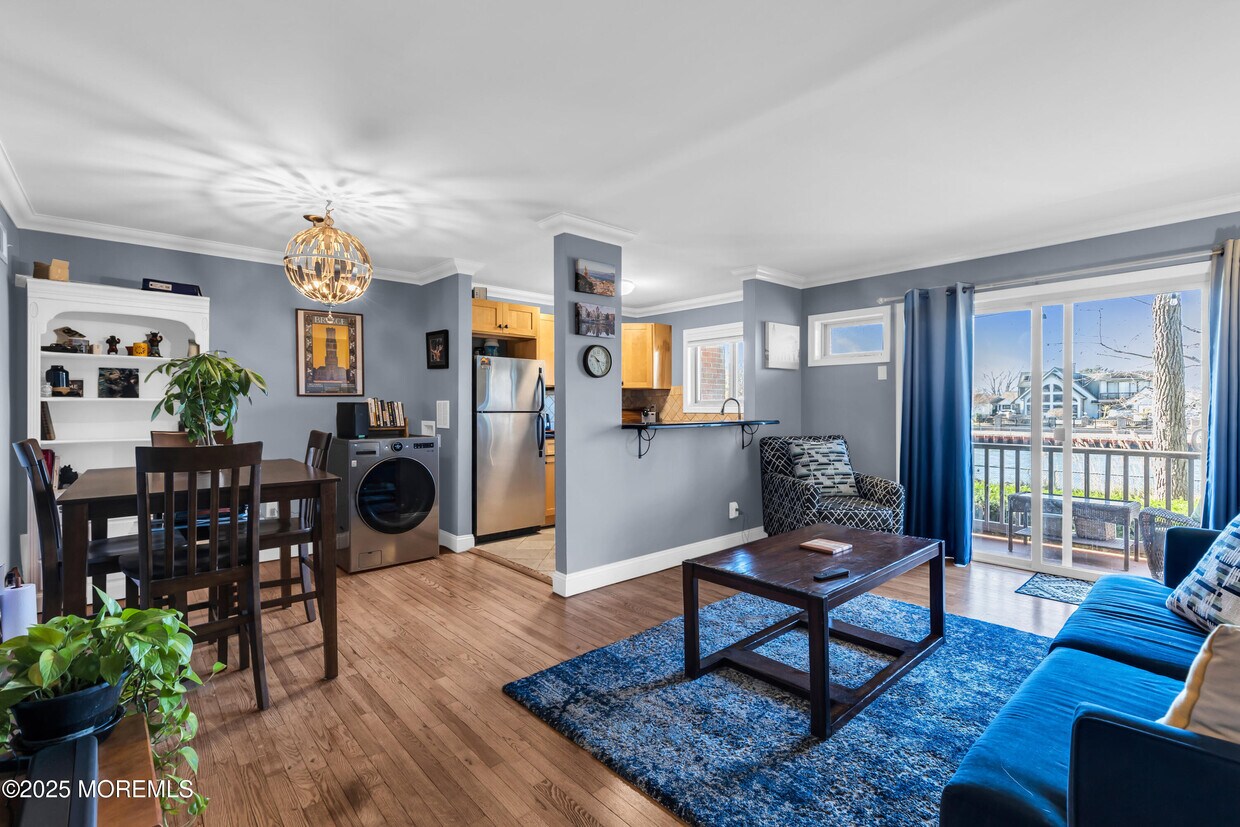 Primary Photo - 1641 Elm Ave