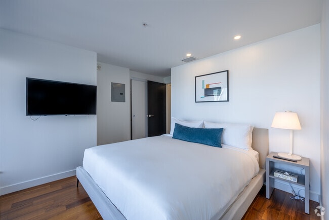 1 BR, 1BA - 726SF - Calgary House in TELUS Sky