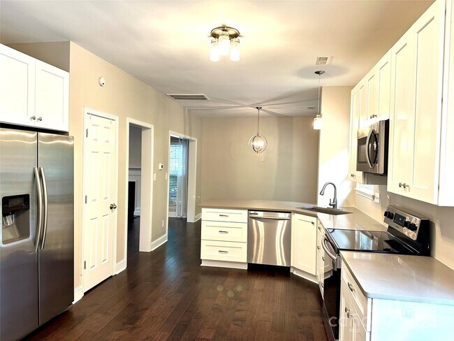 Building Photo - 16225 Amber Field Dr
