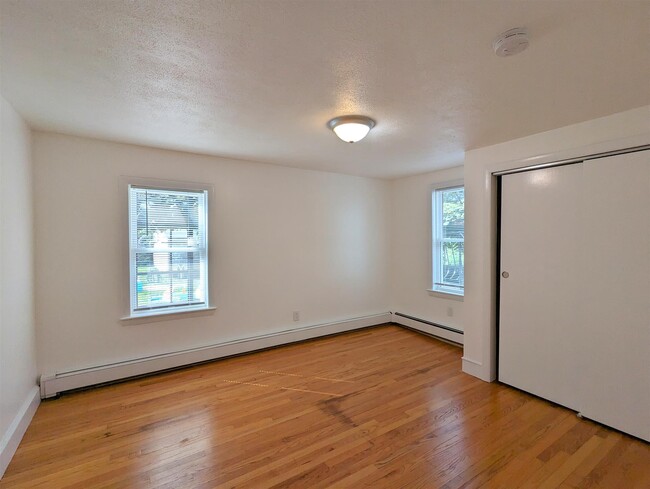 Building Photo - 322 Lowell St
