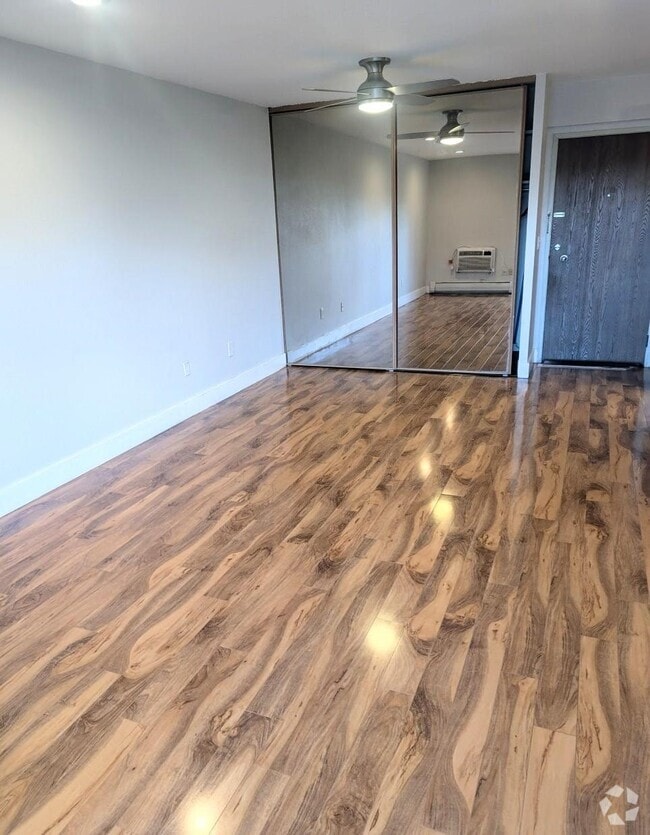 Building Photo - 4110 Hale Pky