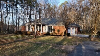 Building Photo - 924 Forest Ln