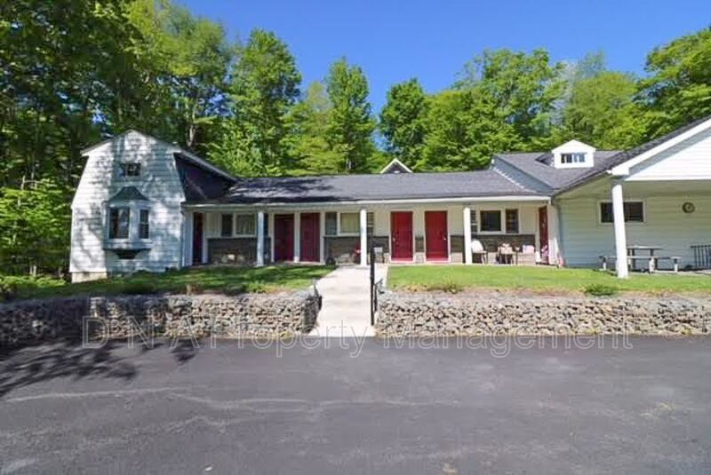 Primary Photo - 106 3rd St