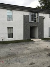 Building Photo - 10353 N Kendall Dr