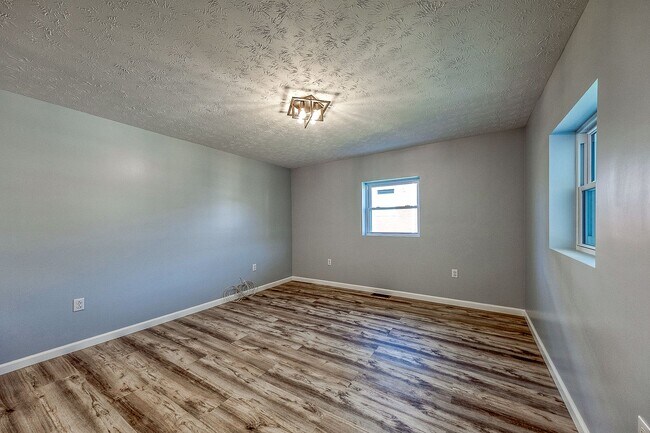 Foto del edificio - Grand Ave Duplex