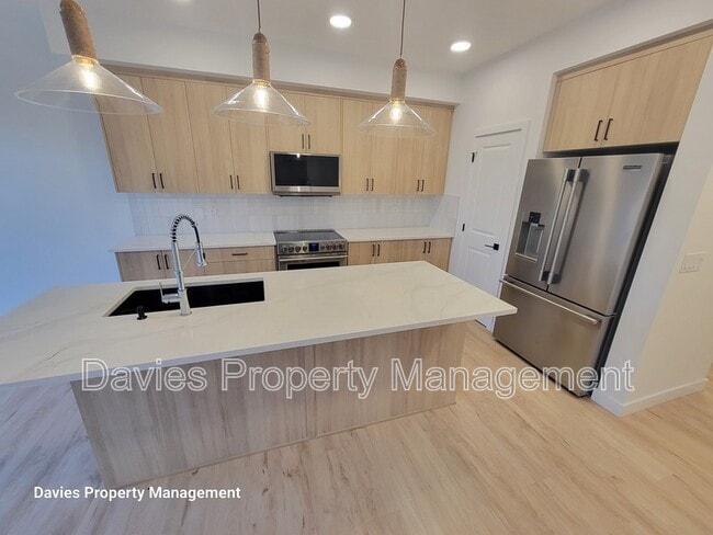 Photo du bâtiment - 16230-16219 19 Ave SW