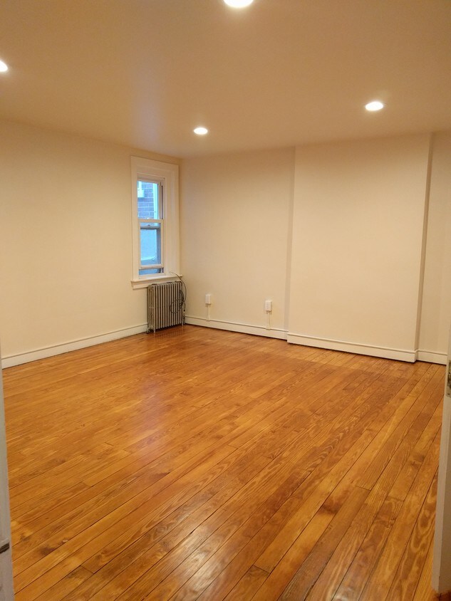 Primary Photo - 510 W Walnut St
