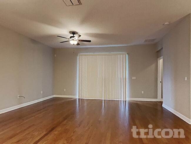 Building Photo - 13811 Newport Shores Dr