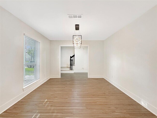 Building Photo - 5034 Oak Shadows Dr
