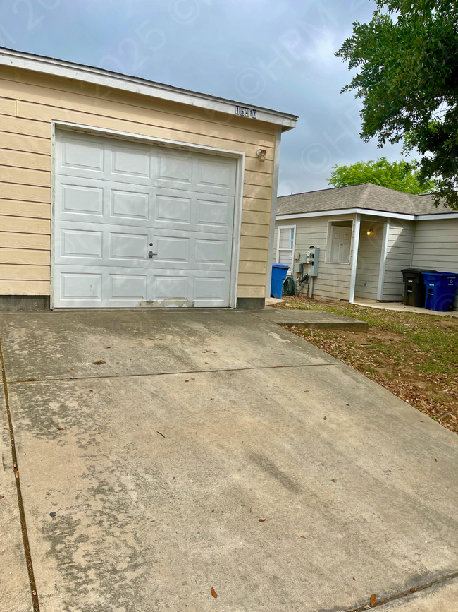 Building Photo - Kamary Lane-15415-15417