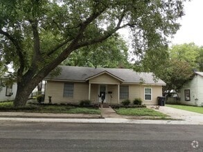 Building Photo - 303 Myers St