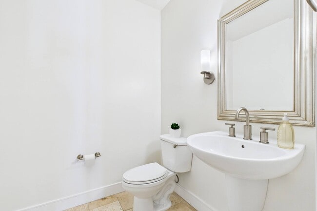 Interior Photo - Wilshire Victoria Westwood Apartments