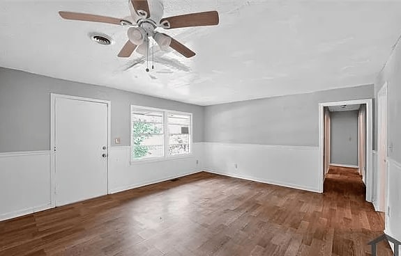 Building Photo - 704 Valleyview Dr