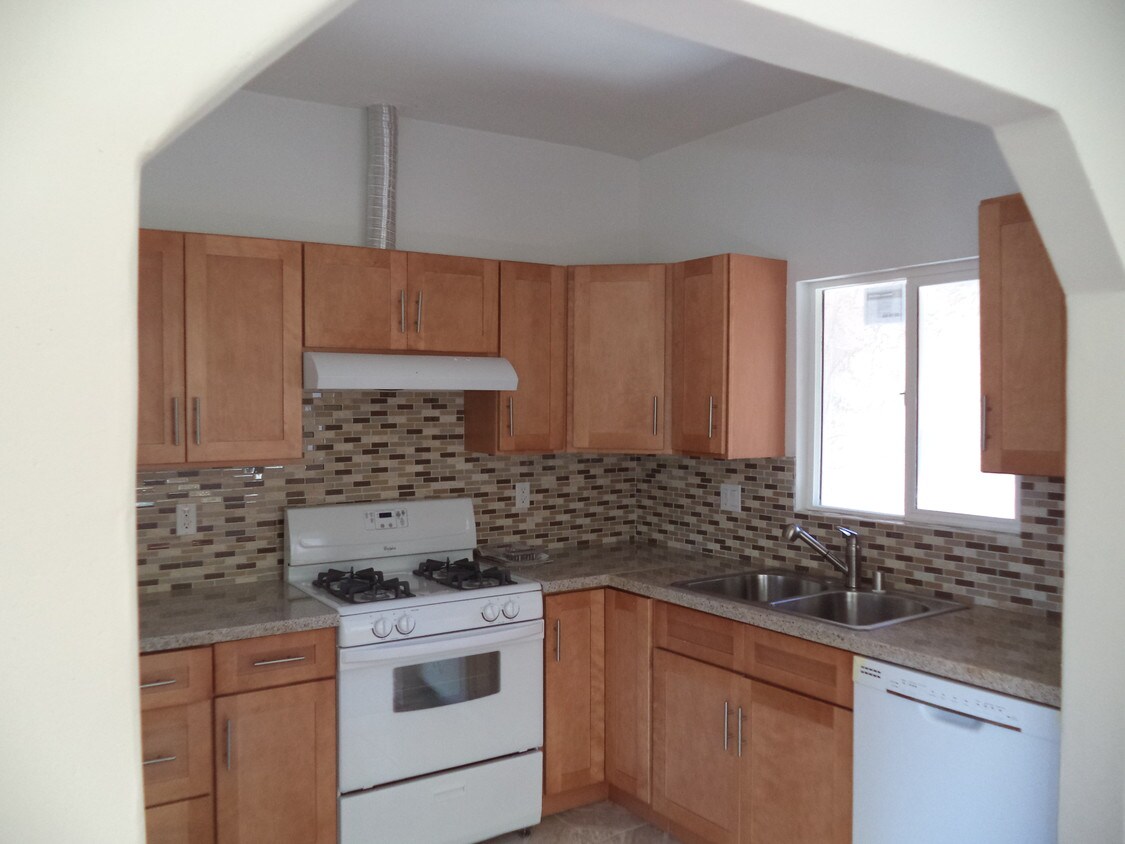 Foto principal - 3334 Drew St