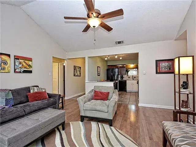 Building Photo - 814 Hill Wood Dr