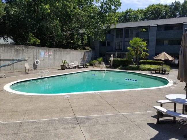 Building Photo - ONE BEDROOM UPSTAIRS CONDO BRIGHTFIELD VIL...