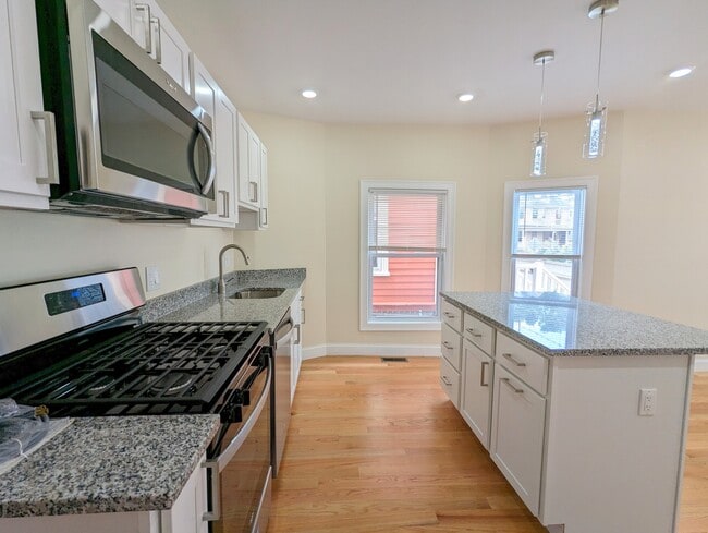 Building Photo - 2 Sacramento Pl