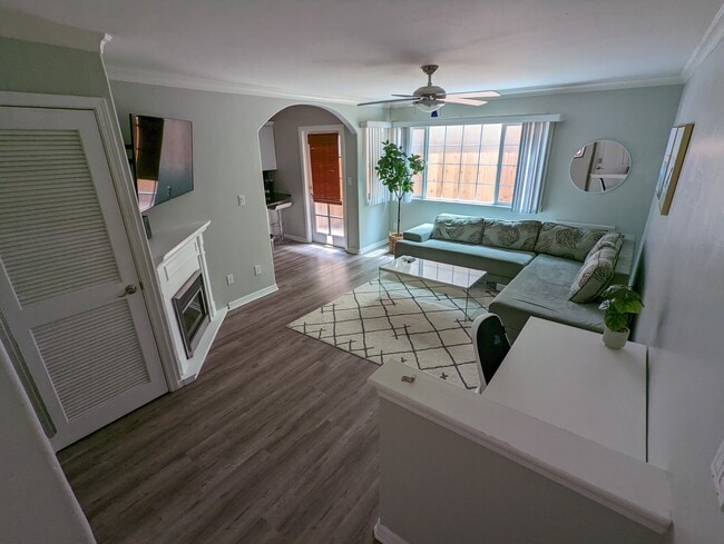 Building Photo - 853 Thomas Ave