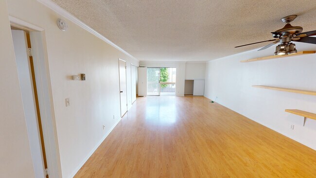 Foto del edificio - 6151 Canterbury Dr