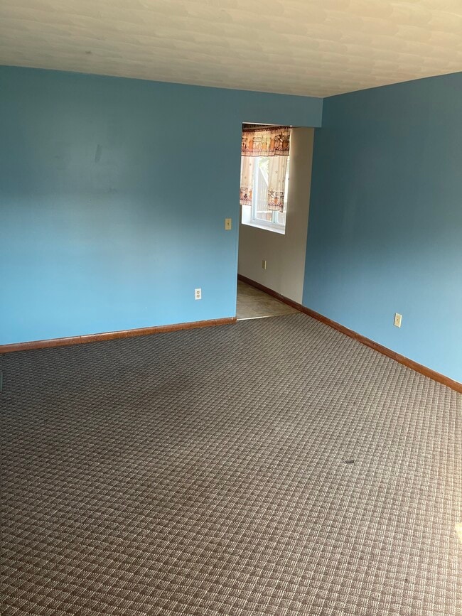 Living rm from front door - 205 North St
